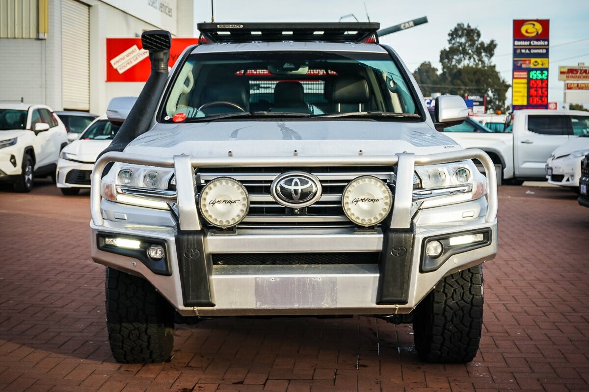 Toyota Landcruiser image 3