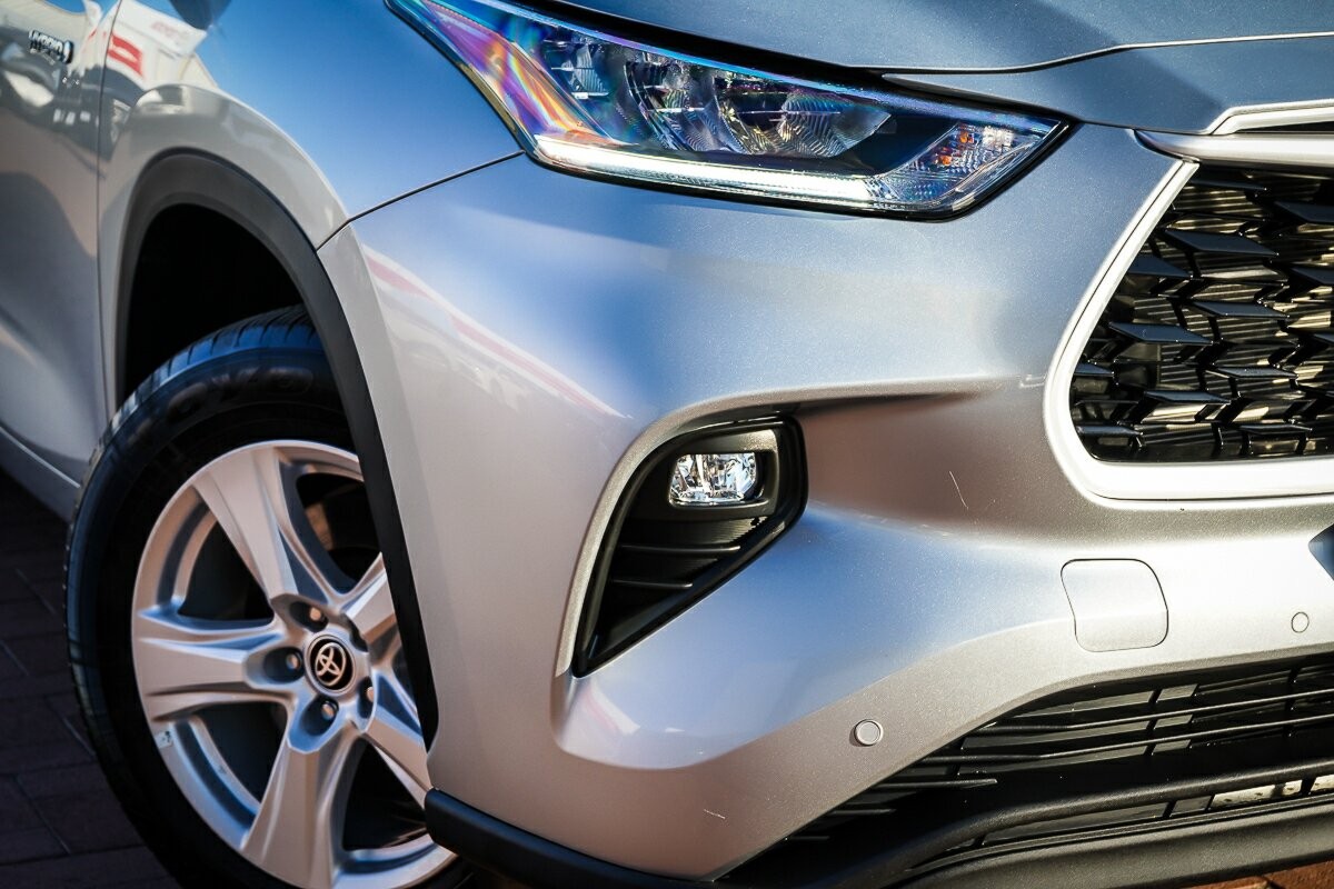 Toyota Kluger image 2