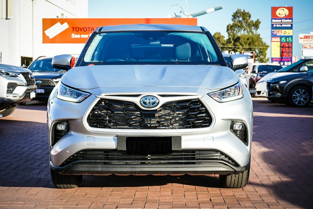 Toyota Kluger image 3