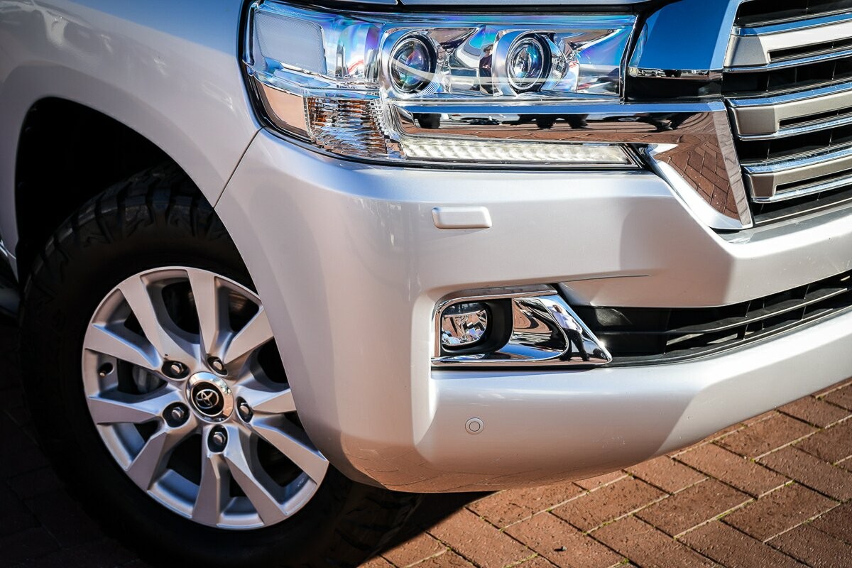 Toyota Landcruiser image 2