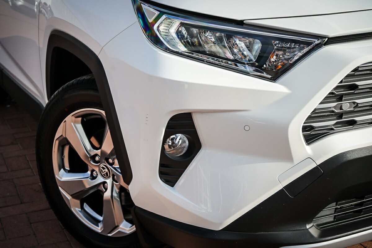 Toyota Rav4 image 2
