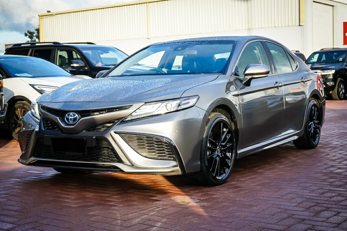 Toyota Camry image 4