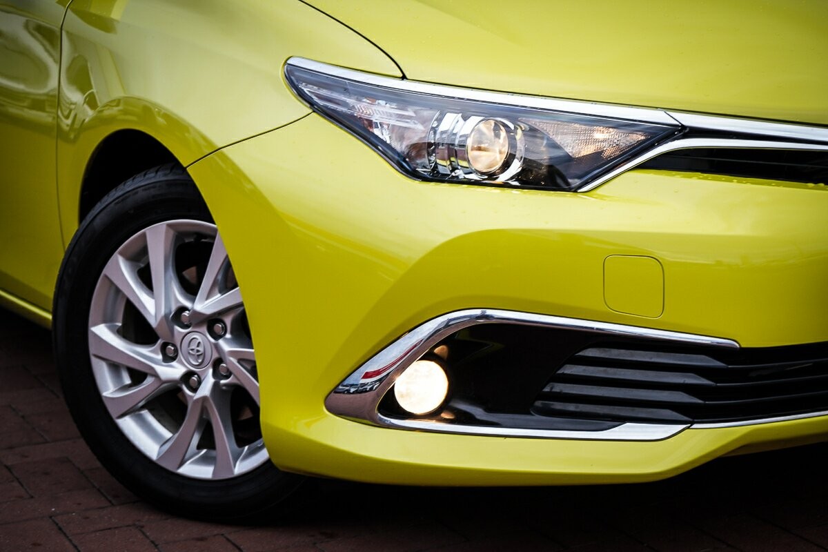 Toyota Corolla image 2