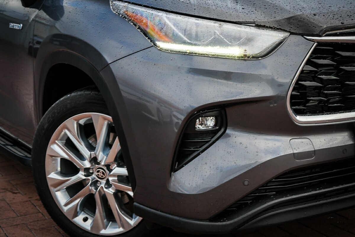 Toyota Kluger image 2