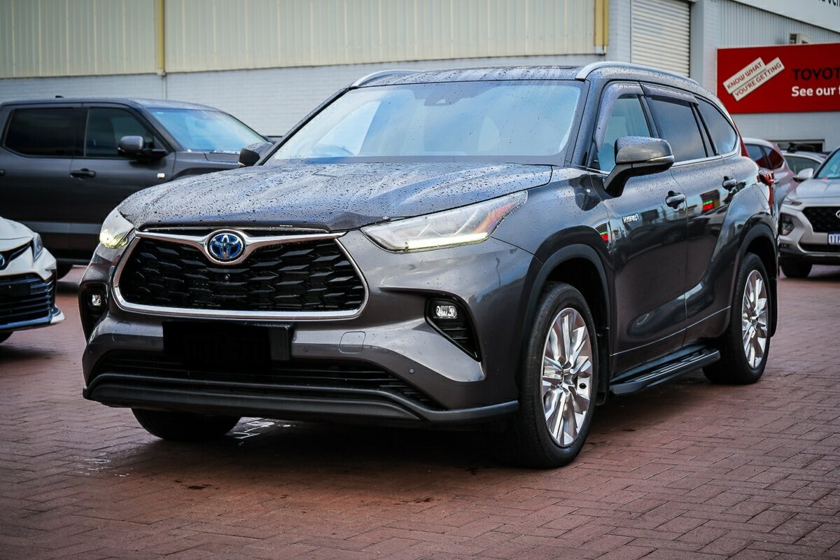 Toyota Kluger image 4