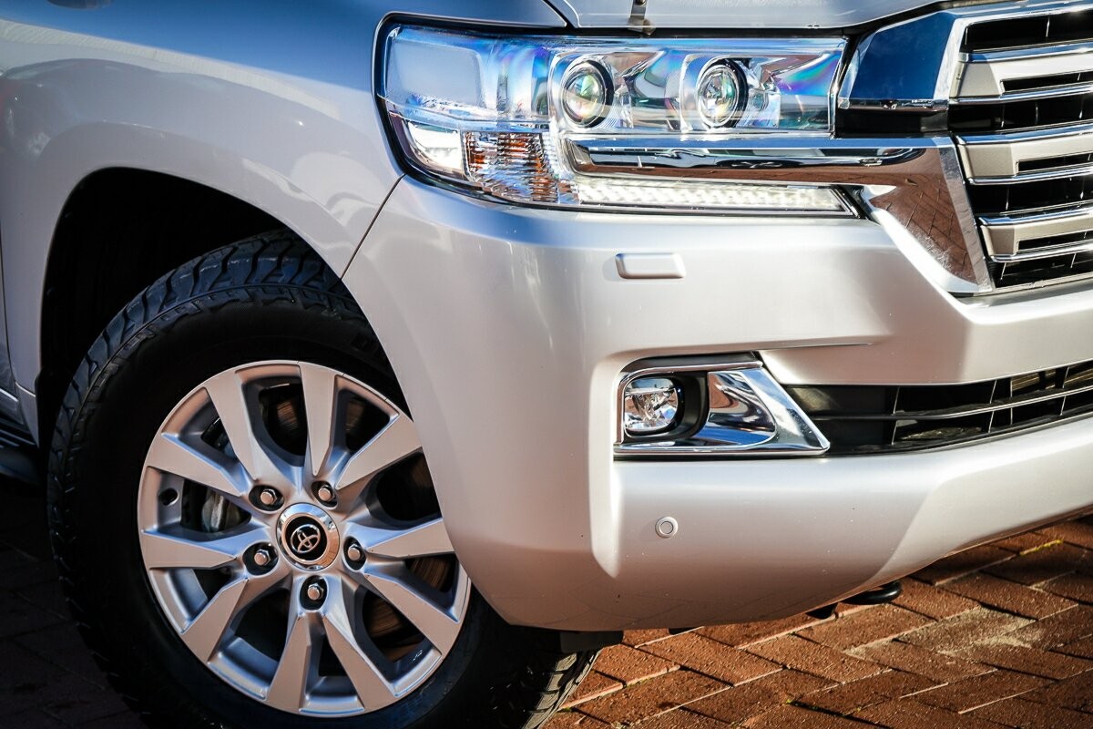 Toyota Landcruiser image 2