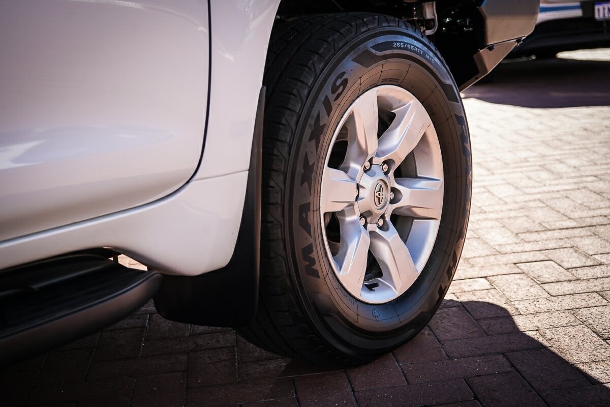 Toyota Landcruiser Prado image 3