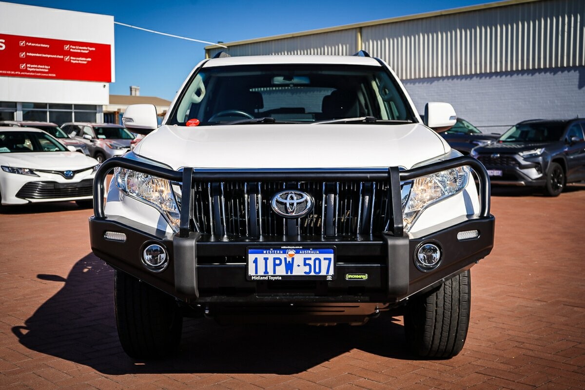 Toyota Landcruiser Prado image 4