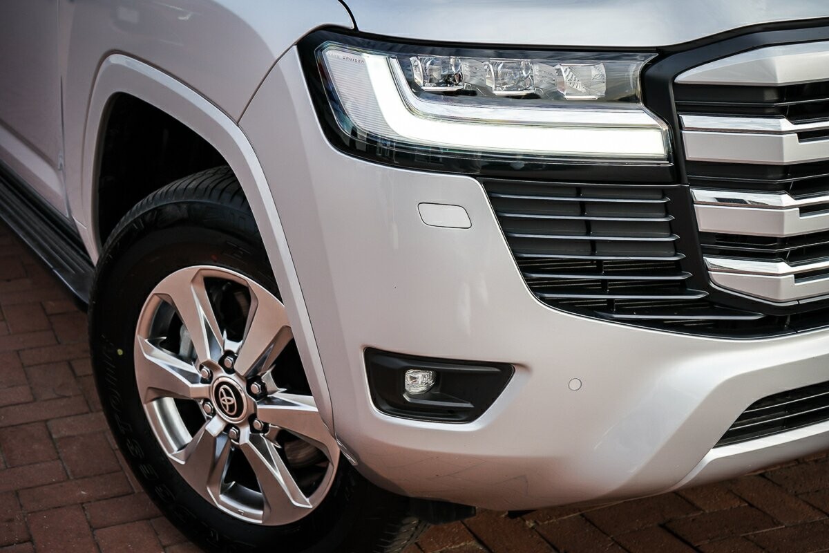 Toyota Landcruiser image 2