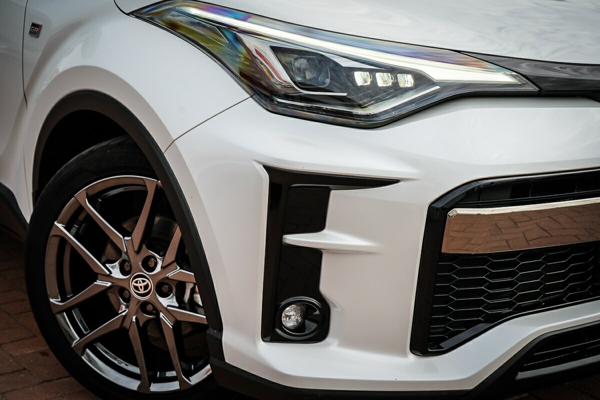 Toyota C-hr image 2