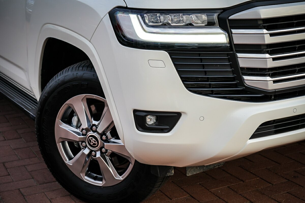 Toyota Landcruiser image 2