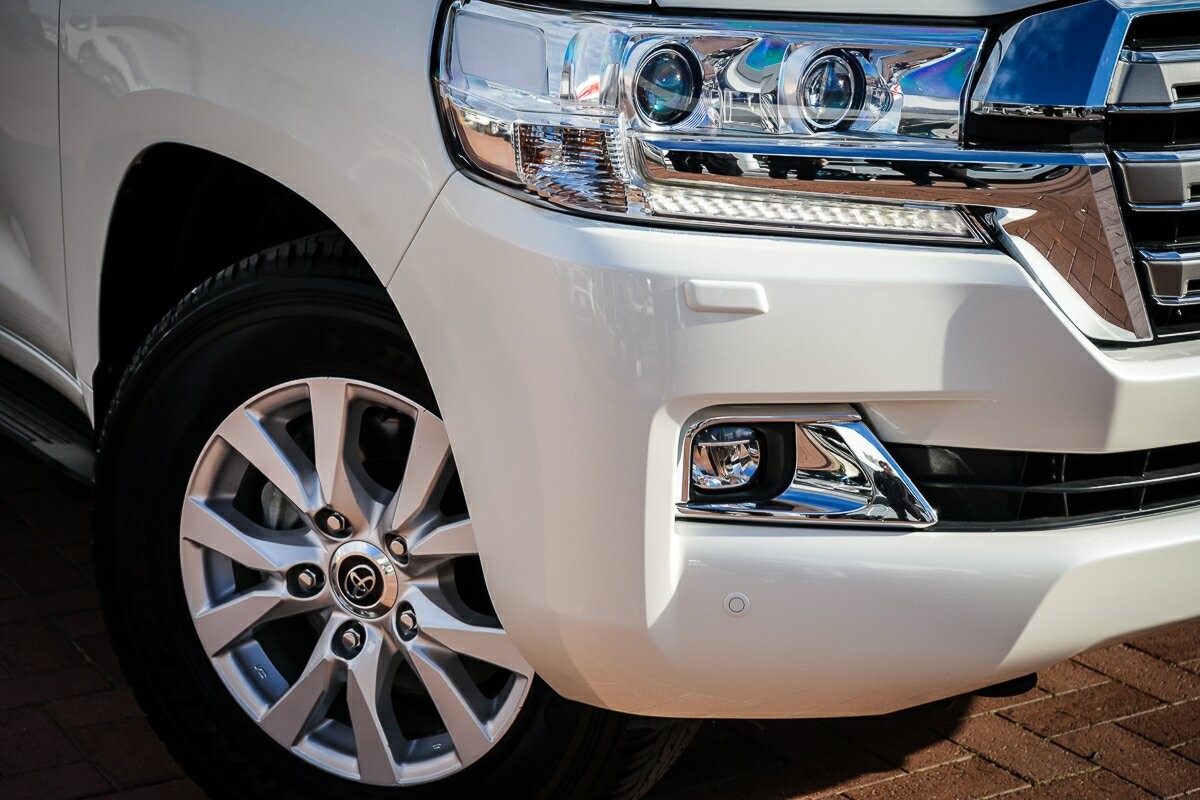 Toyota Landcruiser image 2