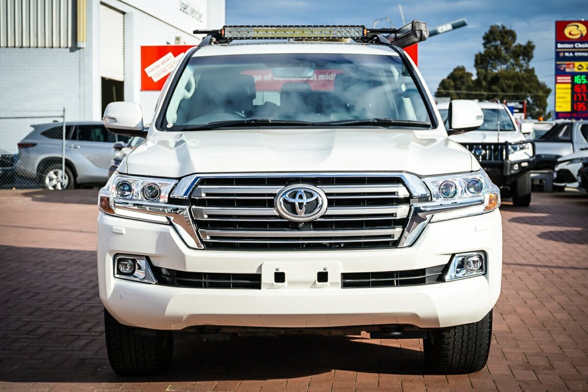 Toyota Landcruiser image 3