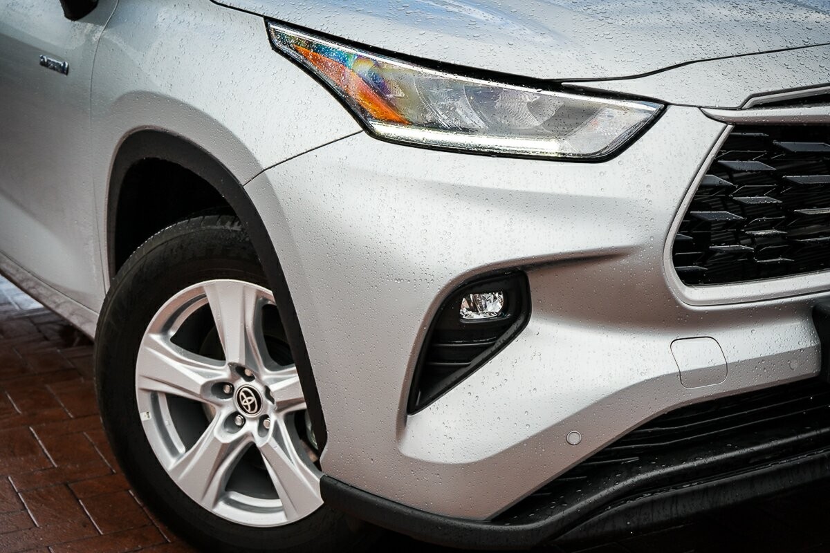 Toyota Kluger image 2