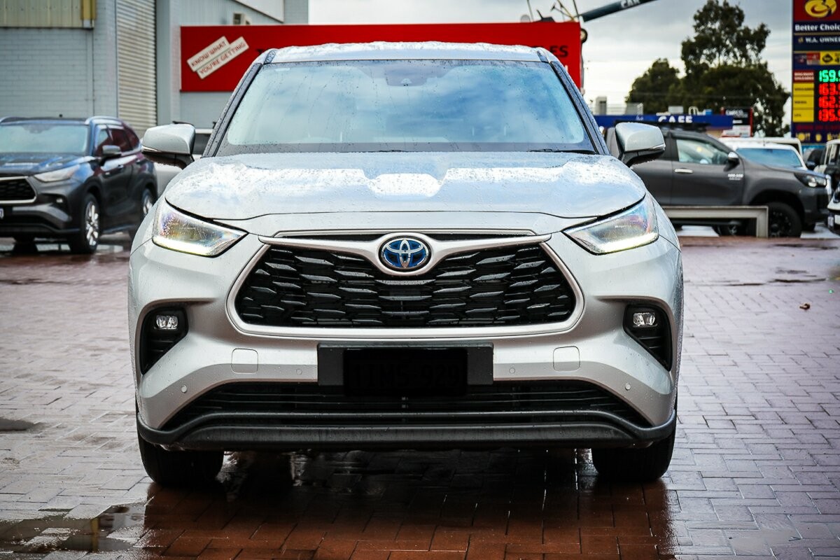Toyota Kluger image 3