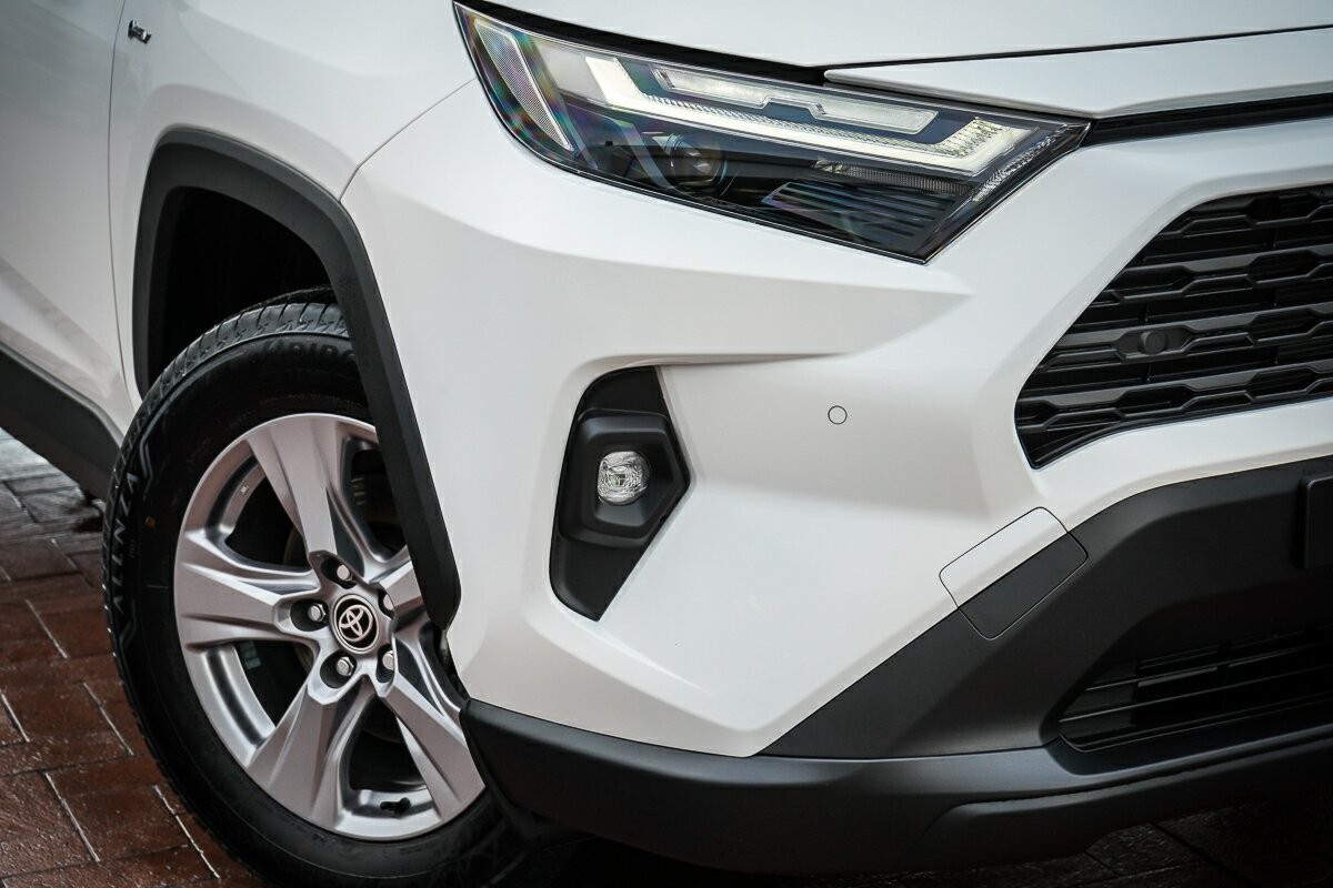 Toyota Rav4 image 2