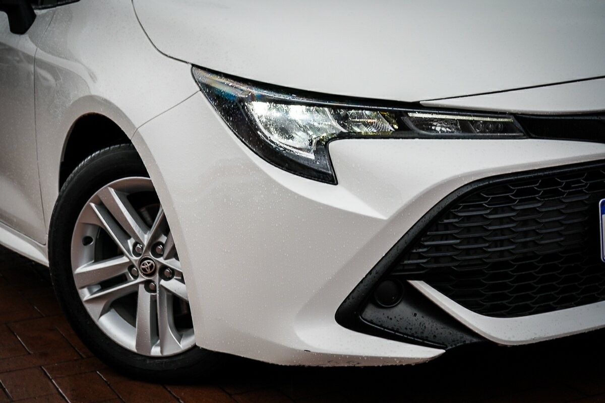 Toyota Corolla image 2