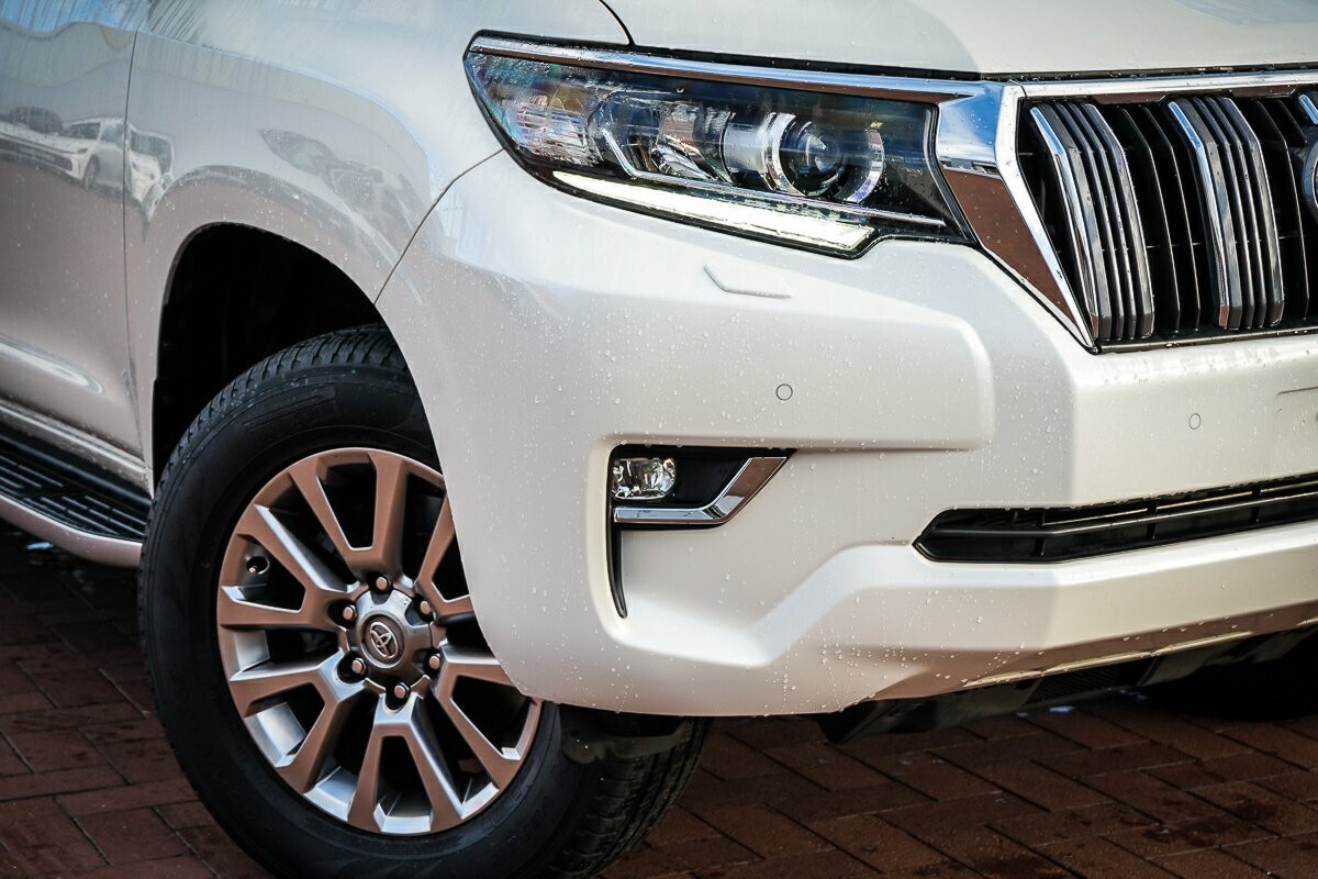 Toyota Landcruiser Prado image 2