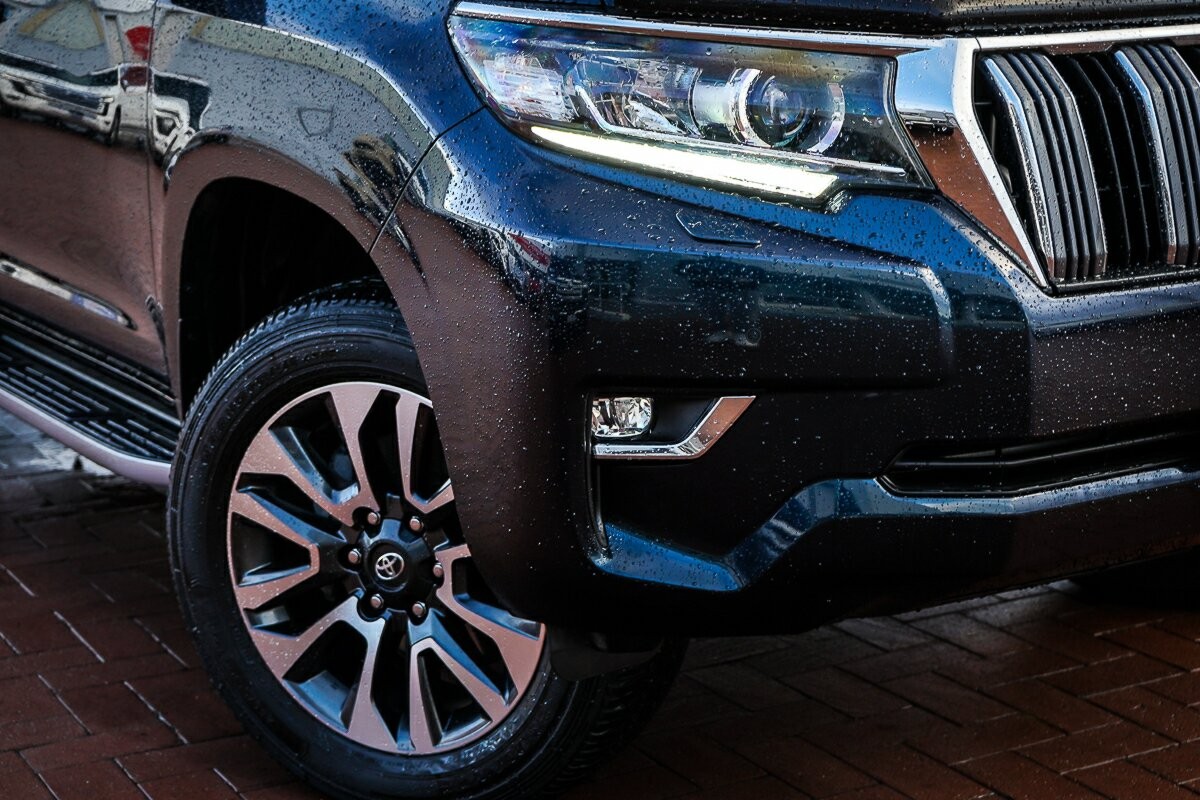Toyota Landcruiser Prado image 2