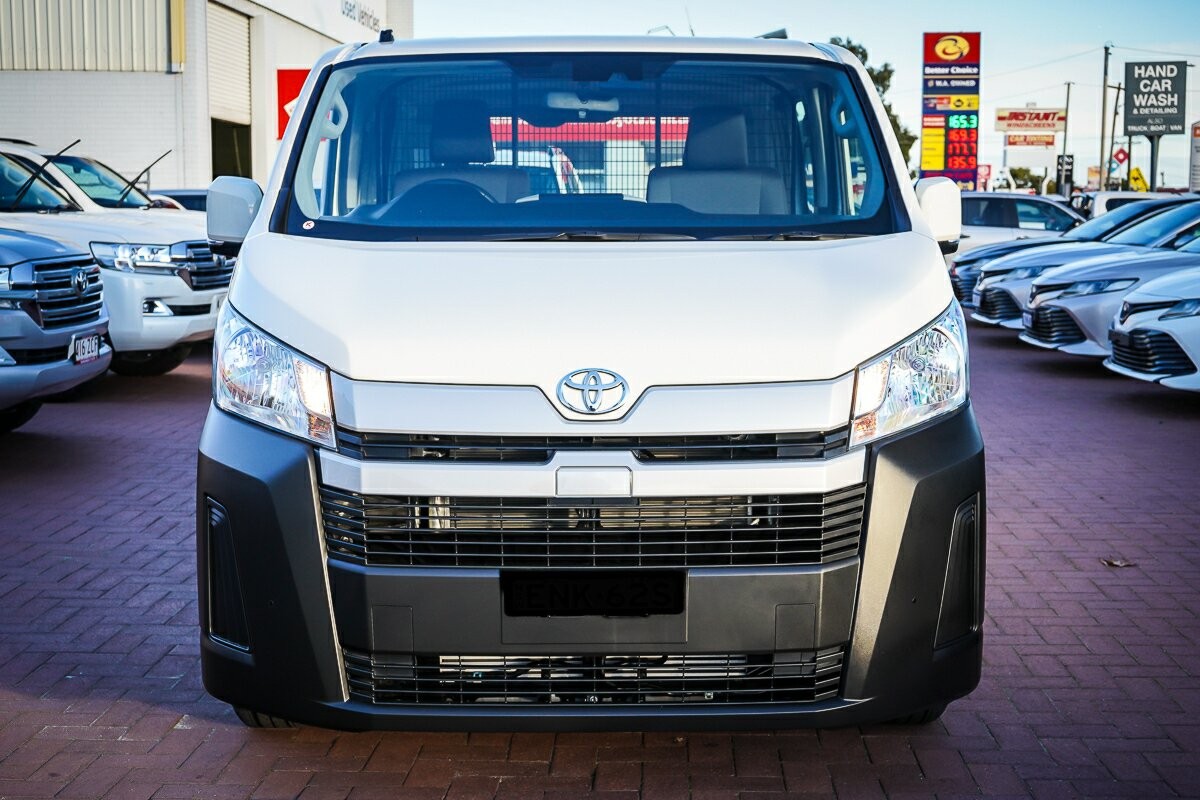 Toyota Hiace image 3