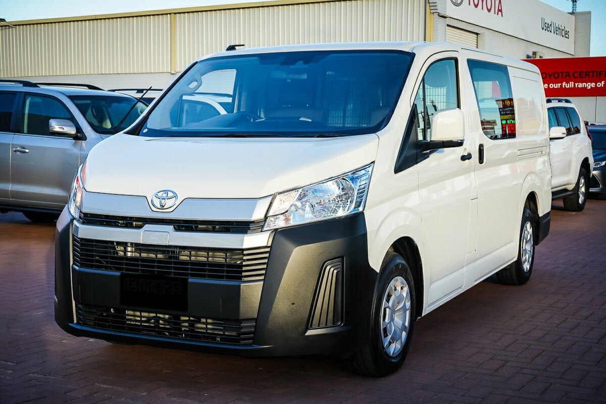 Toyota Hiace image 4