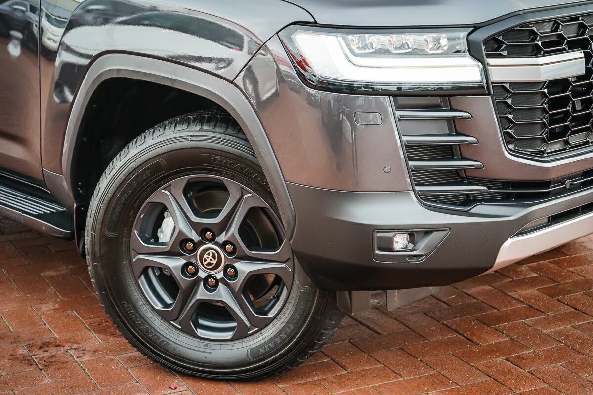 Toyota Landcruiser image 2