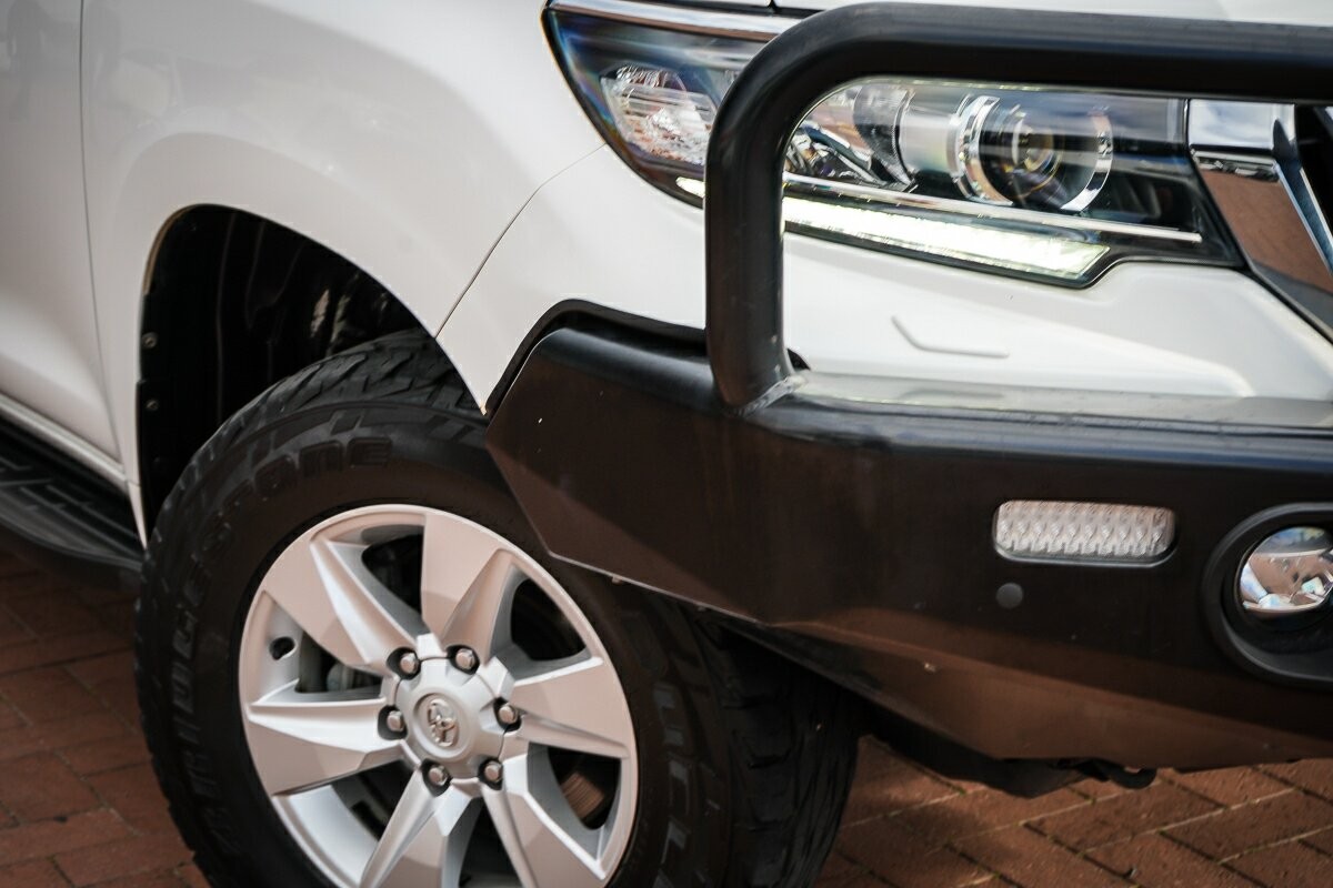 Toyota Landcruiser Prado image 2