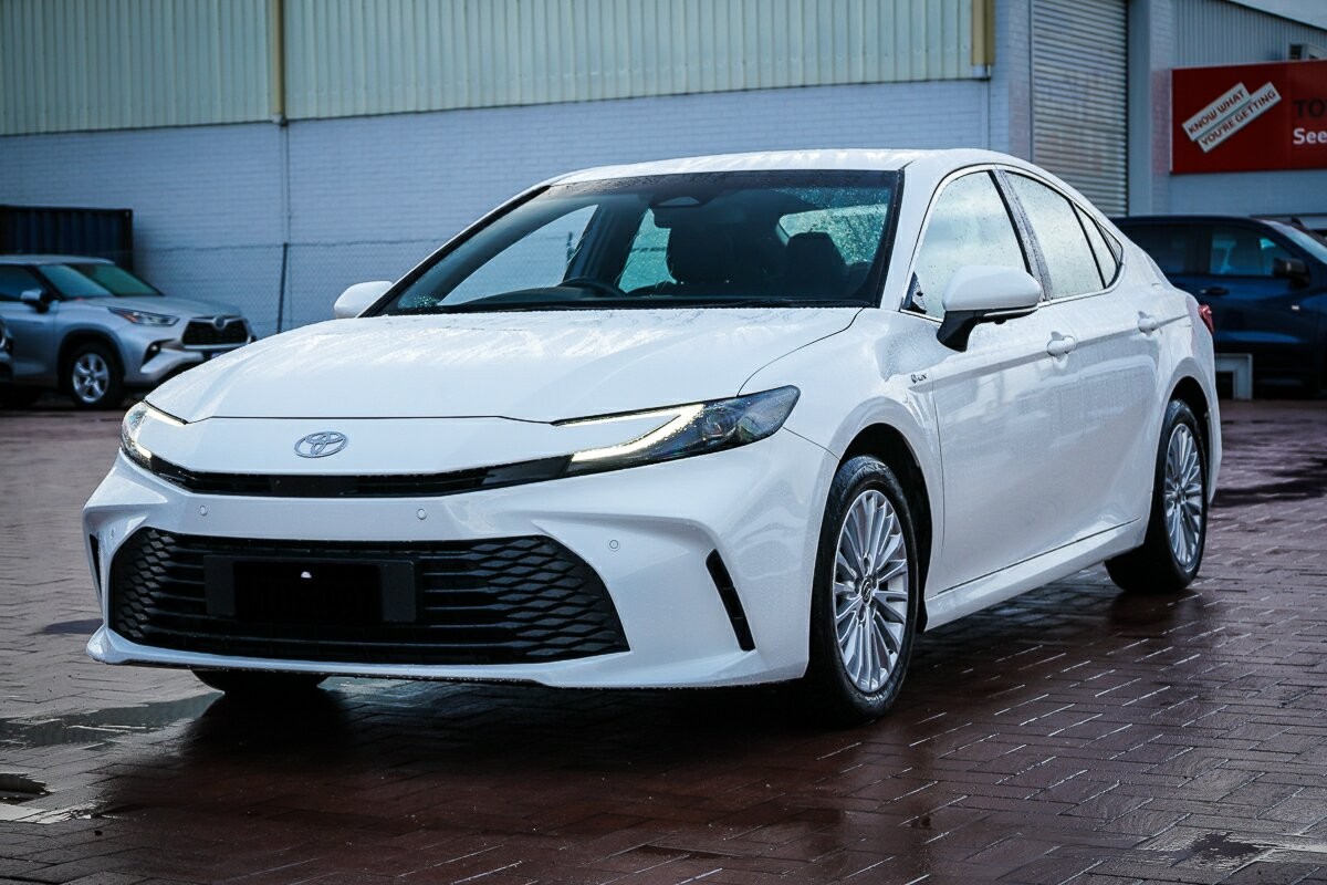 Toyota Camry image 4