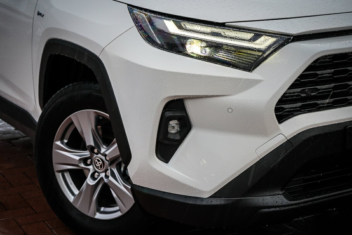 Toyota Rav4 image 2
