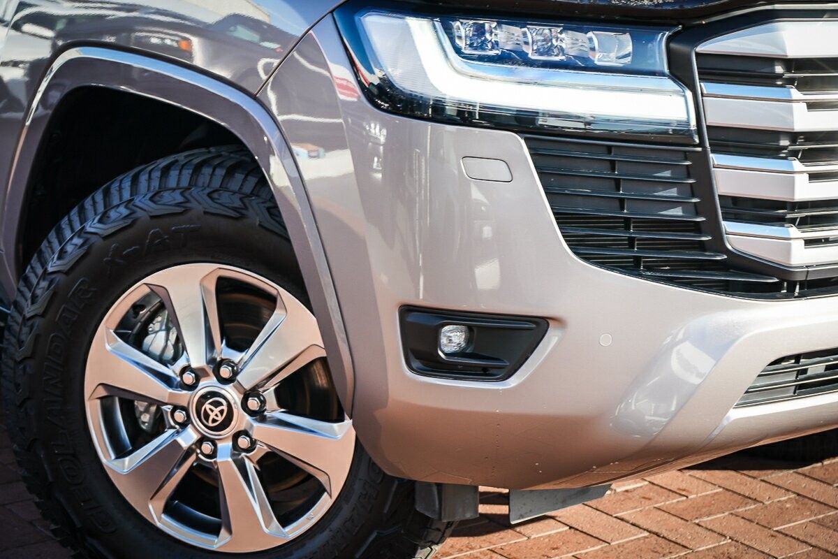 Toyota Landcruiser image 2