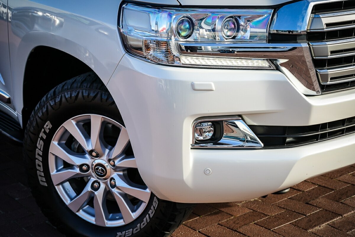 Toyota Landcruiser image 2