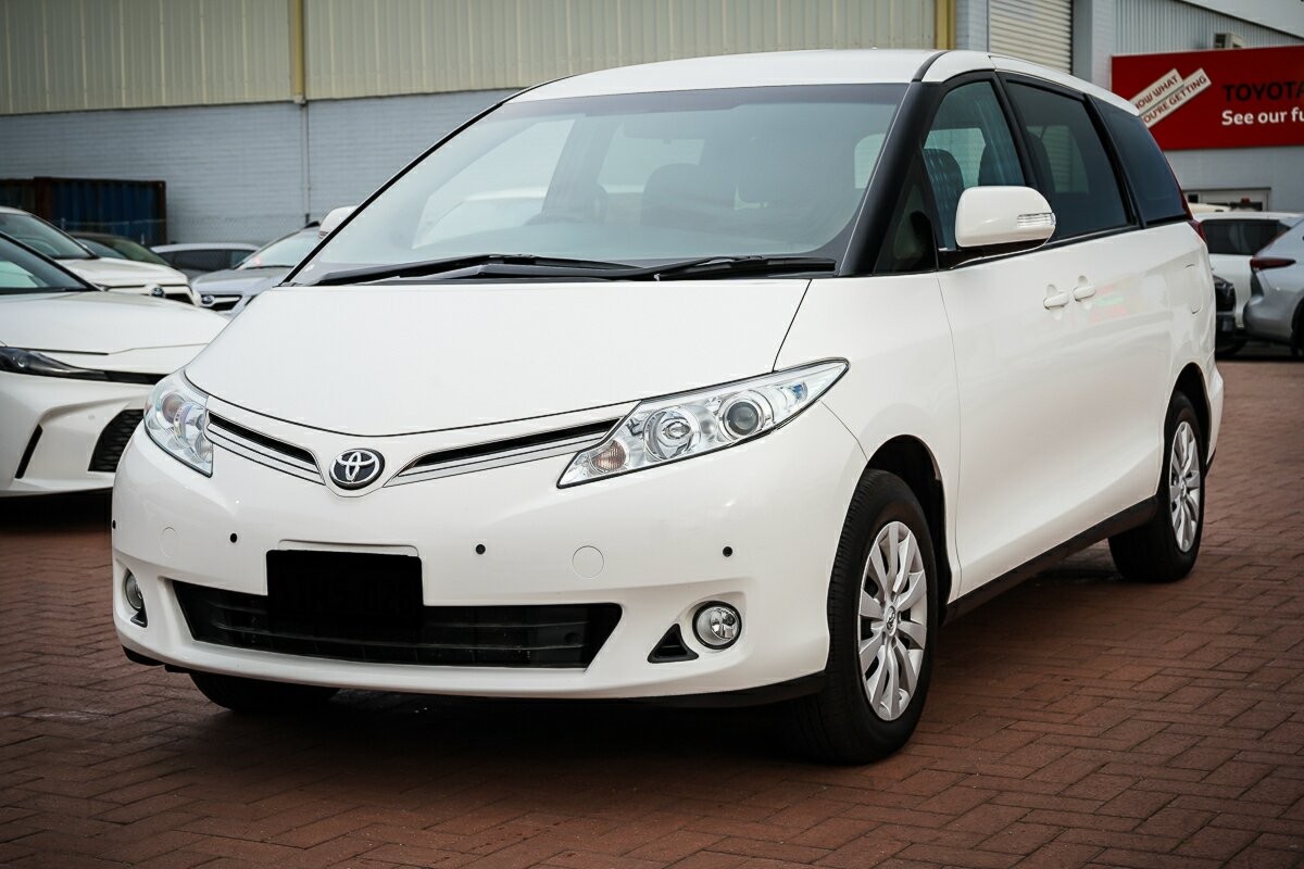 Toyota Tarago image 4