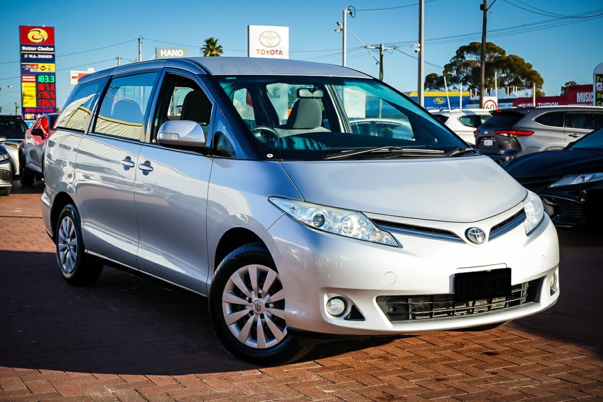 Toyota Tarago image 1