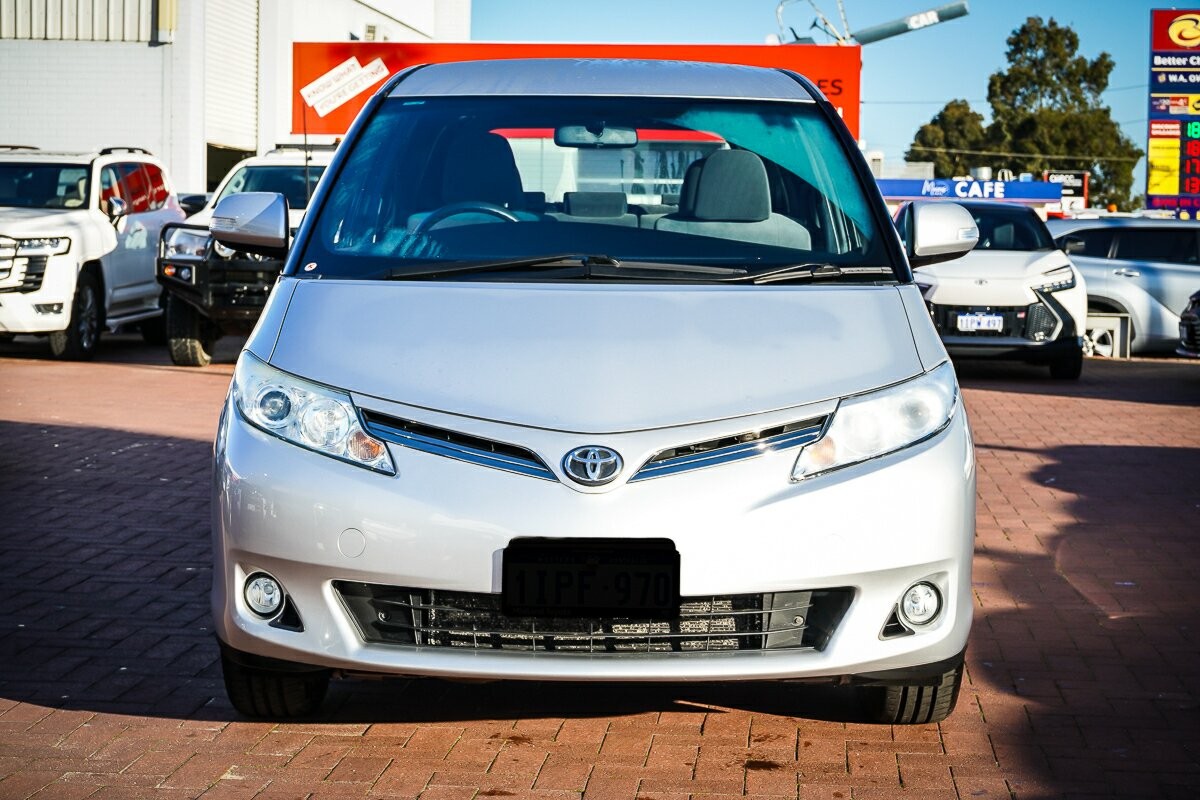 Toyota Tarago image 3