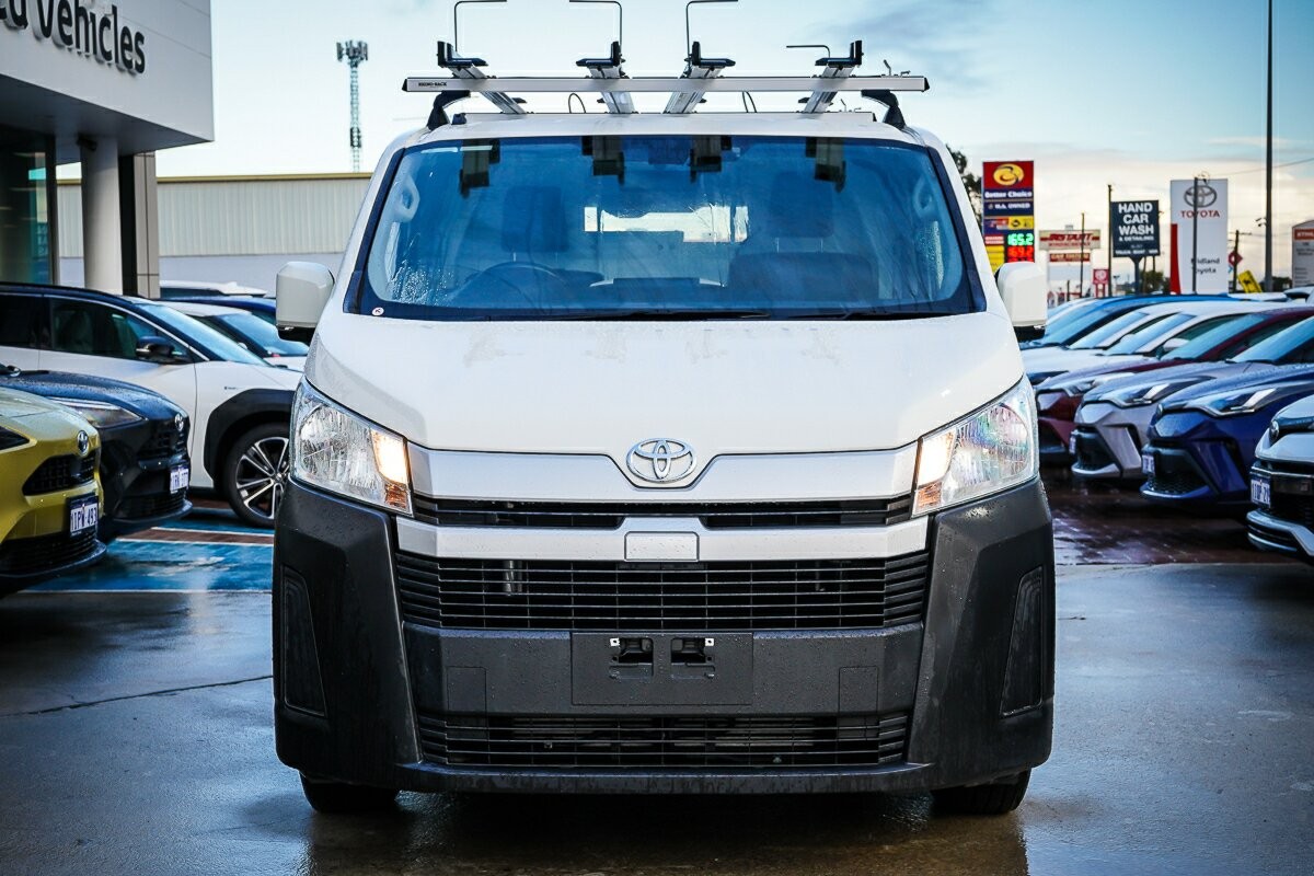 Toyota Hiace image 3