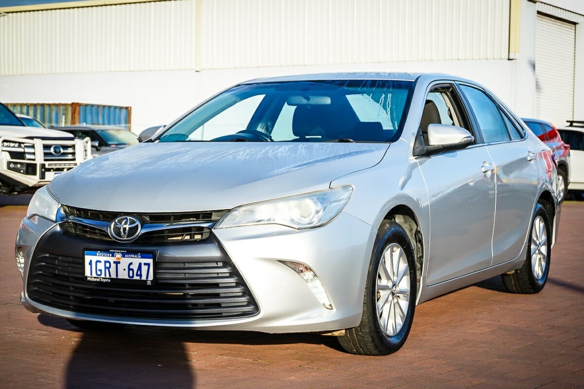 Toyota Camry image 4