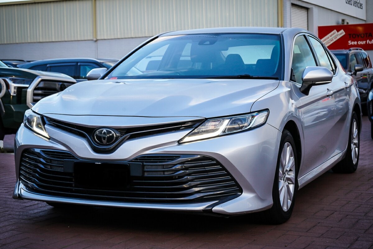 Toyota Camry image 4