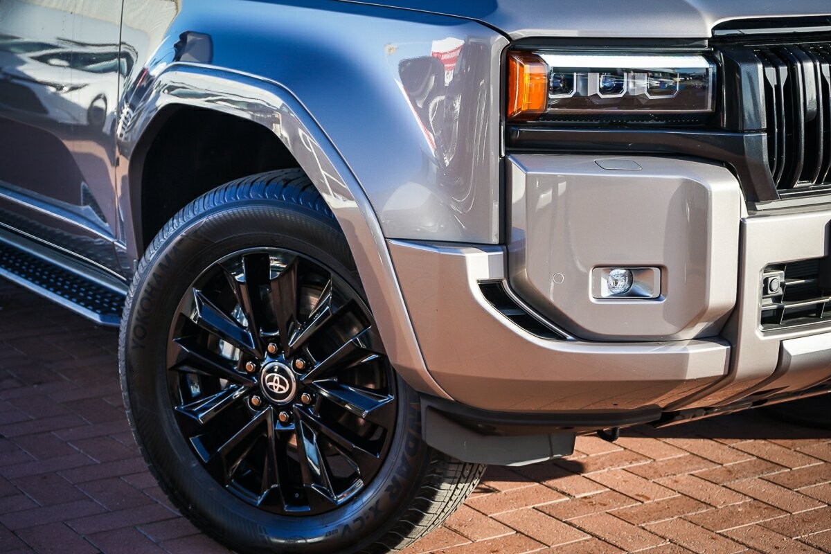 Toyota Landcruiser Prado image 2