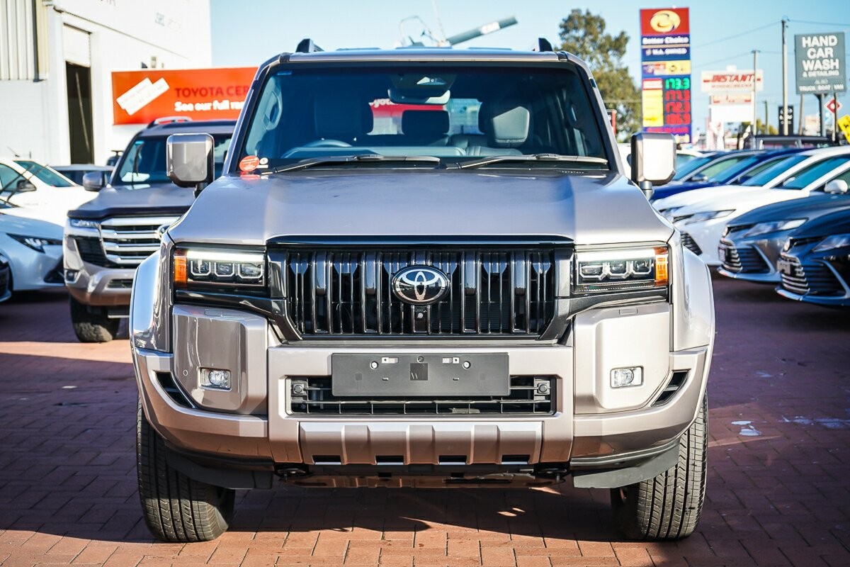 Toyota Landcruiser Prado image 3