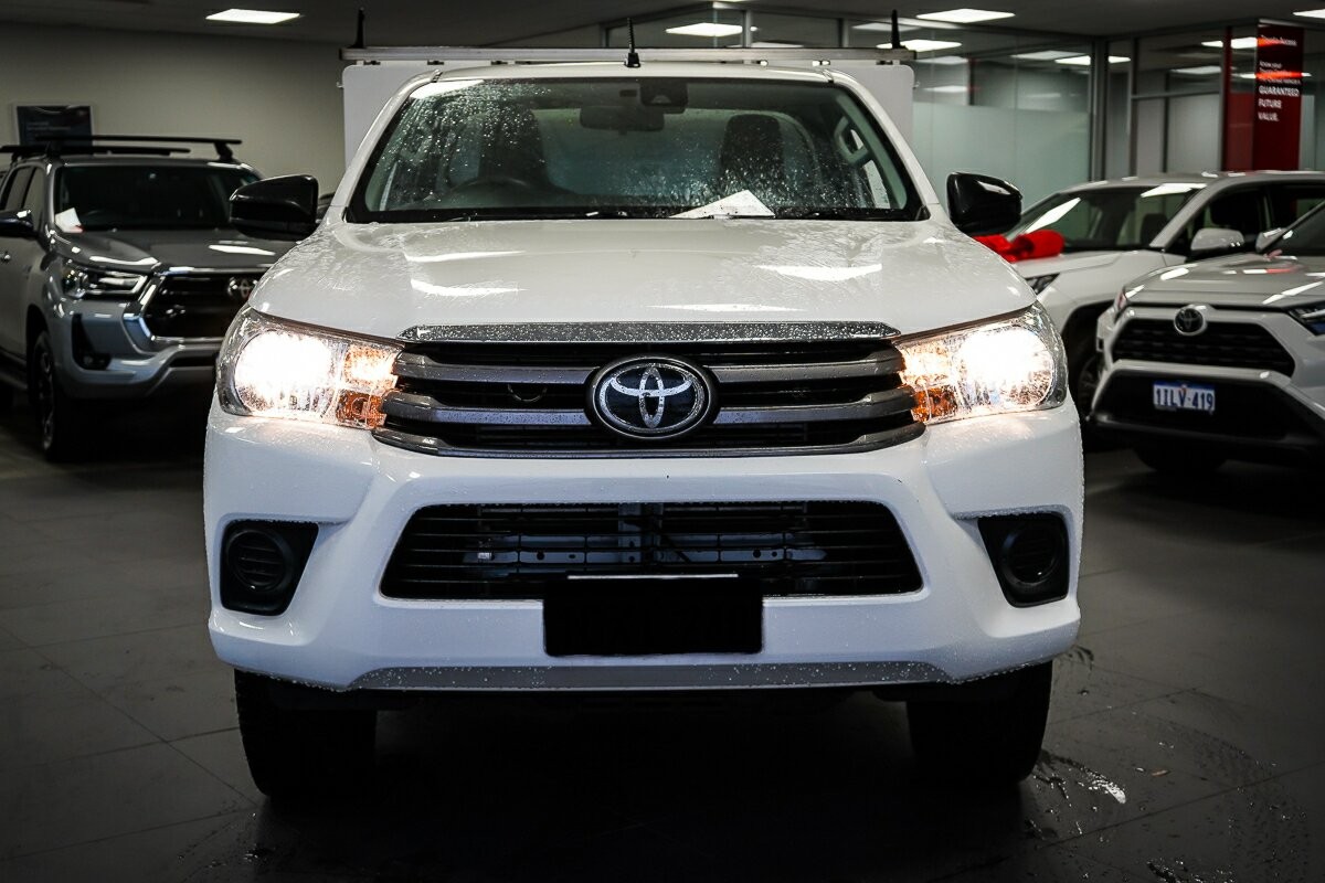 Toyota Hilux image 3