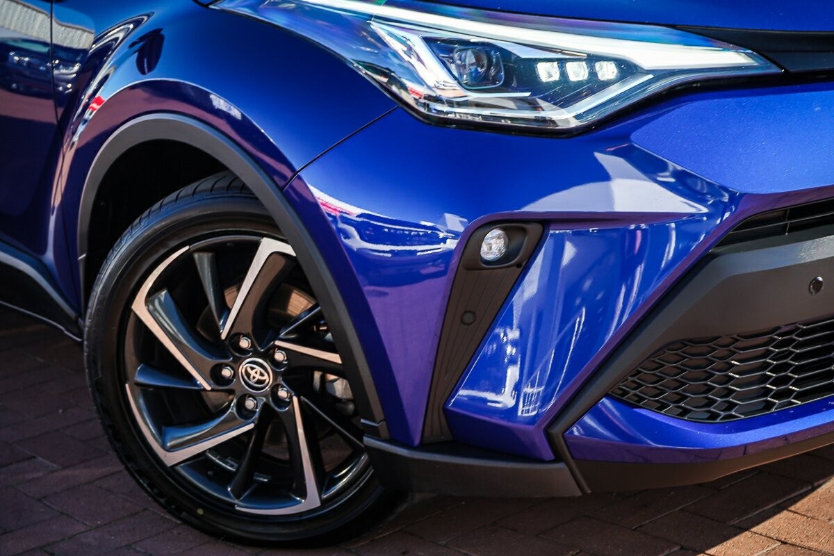 Toyota C-hr image 2