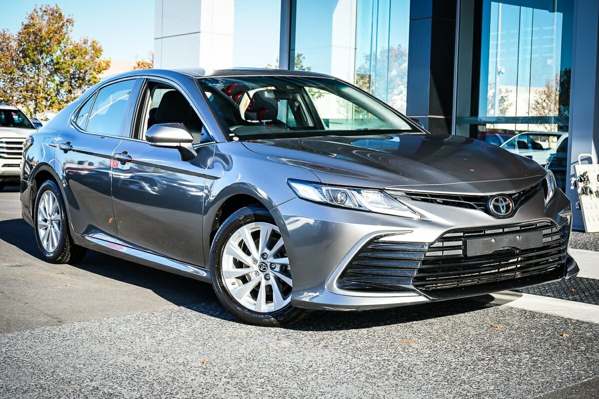Toyota Camry image 1