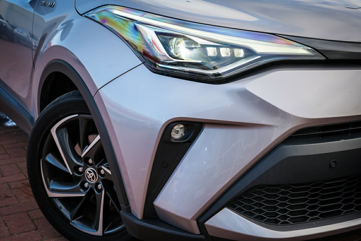 Toyota C-hr image 2