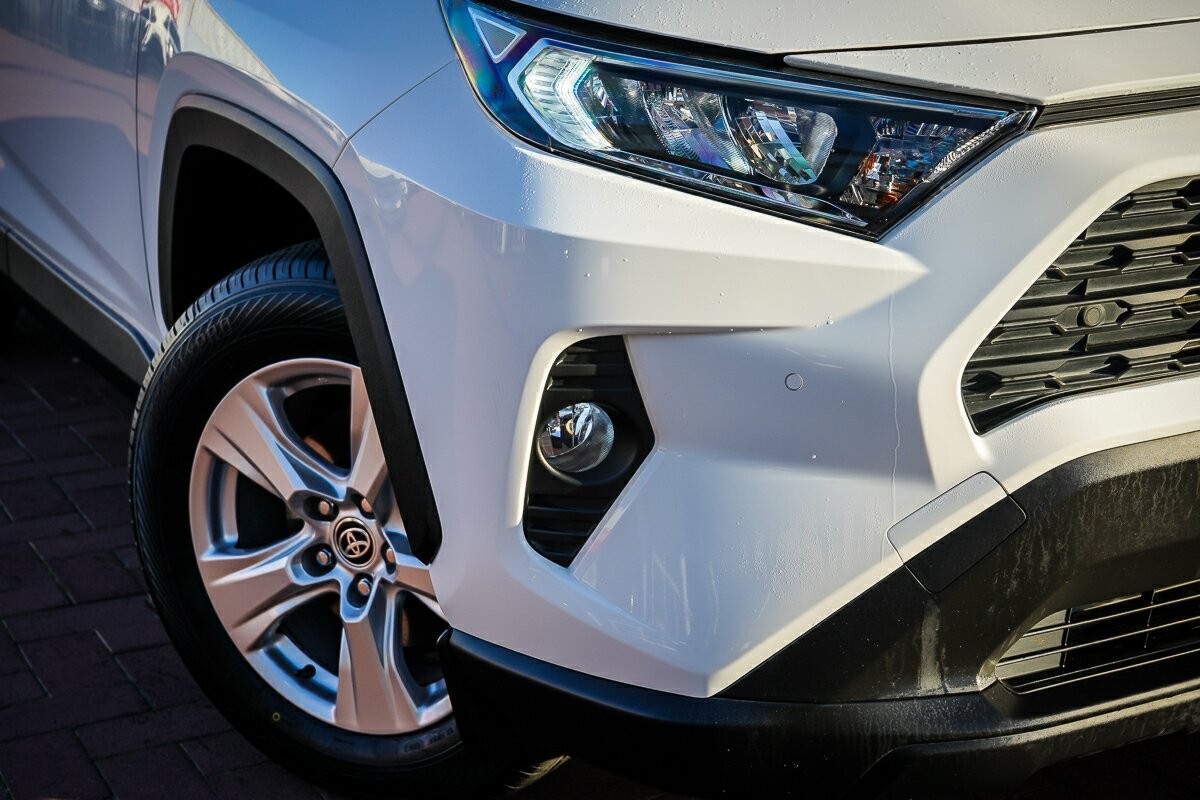 Toyota Rav4 image 2