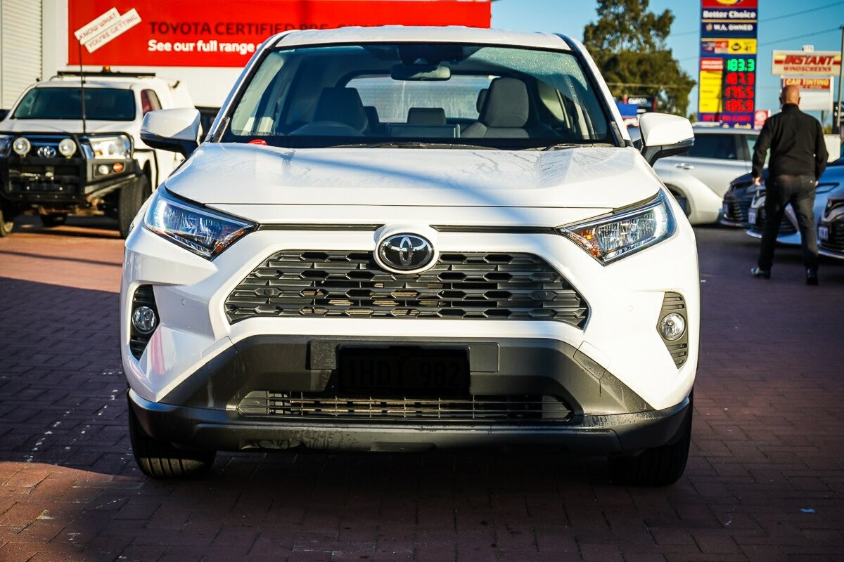 Toyota Rav4 image 3