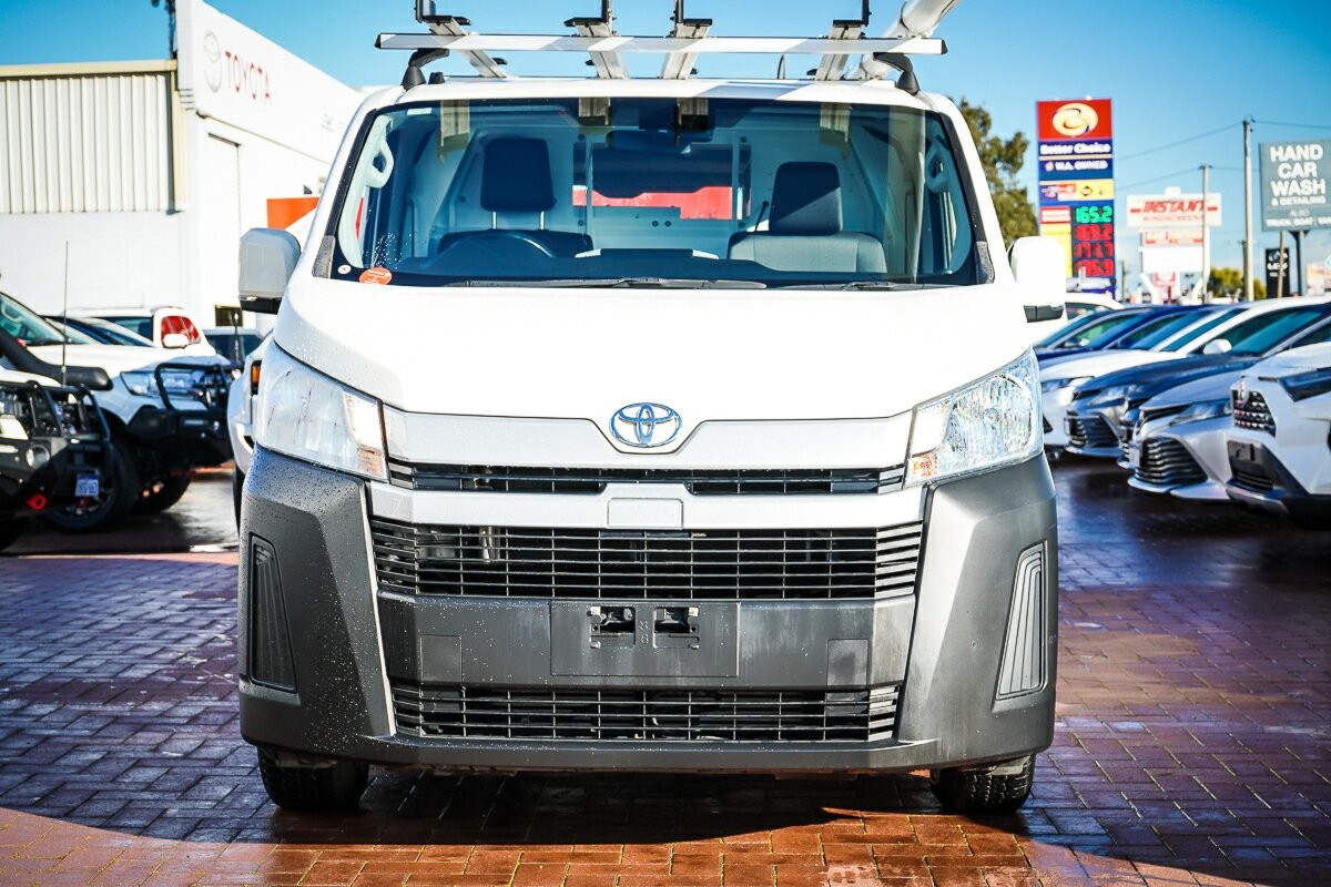 Toyota Hiace image 3