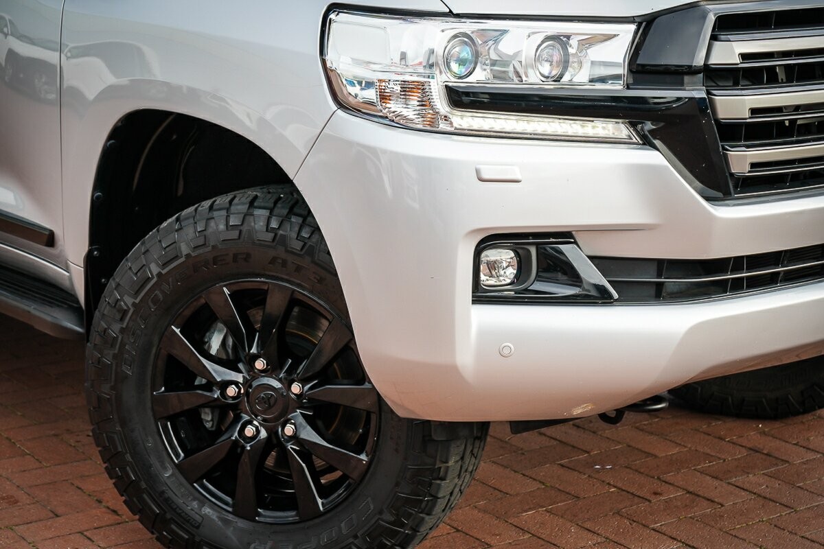 Toyota Landcruiser image 2