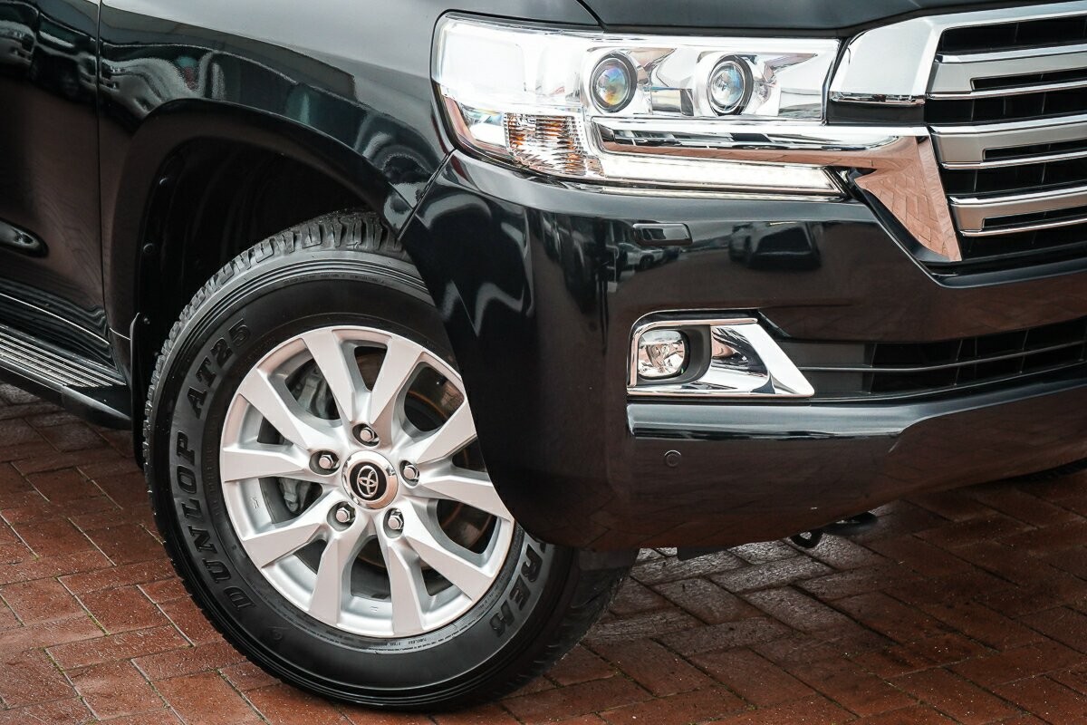 Toyota Landcruiser image 2