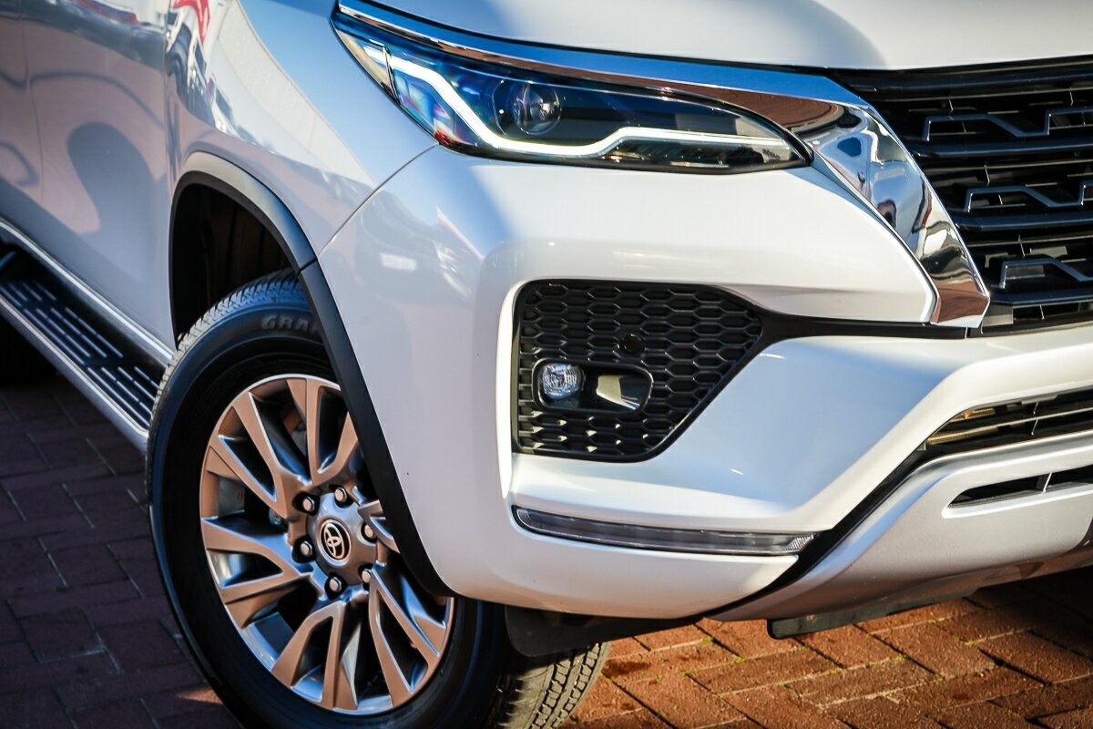 Toyota Fortuner image 2
