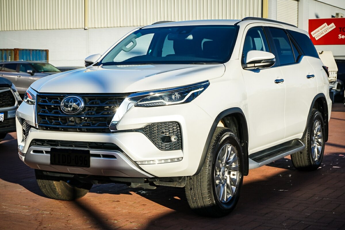 Toyota Fortuner image 4